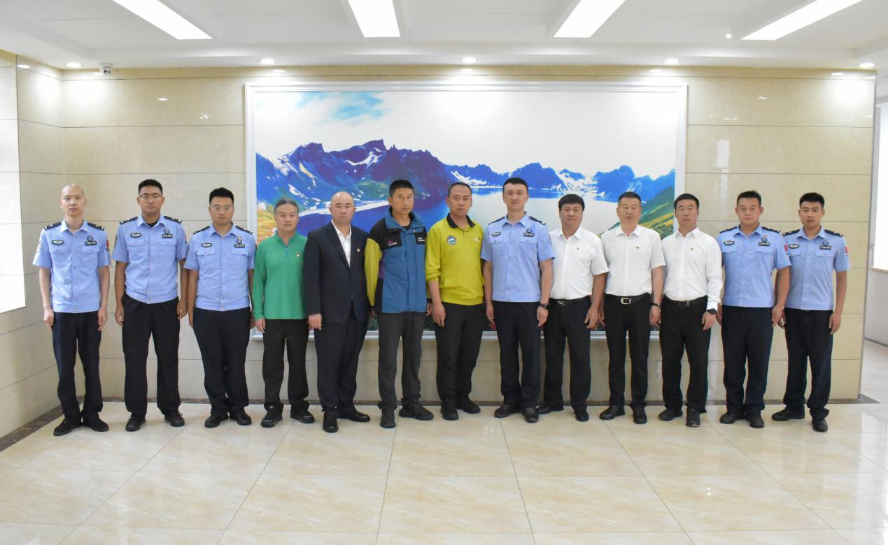 西南景區運營黨支部開展“八一” 建軍節走訪慰問活動